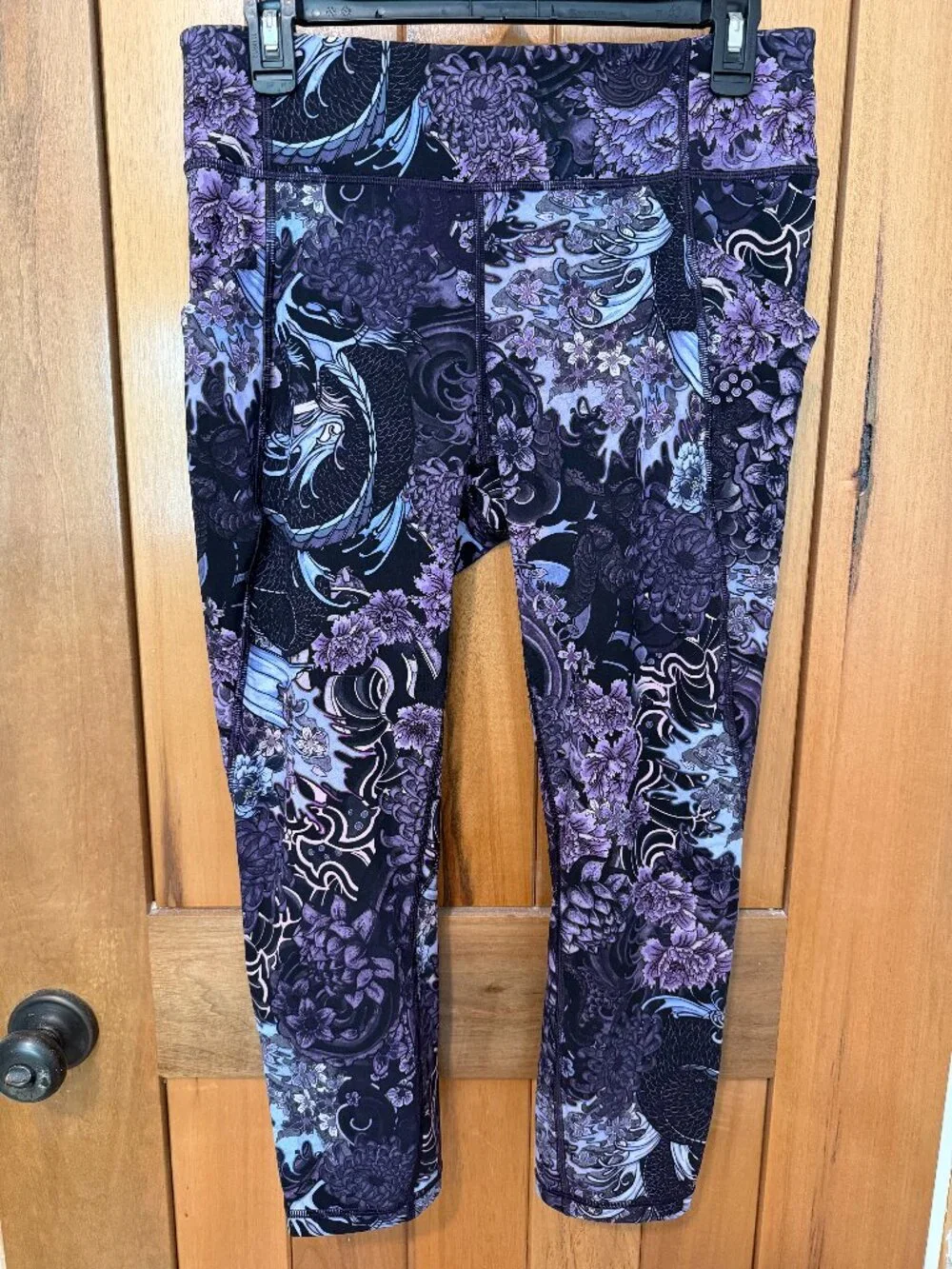 Lululemon Purple Floral Cropped Leggings Size 10, Pockets, “Run With Heart” Logo